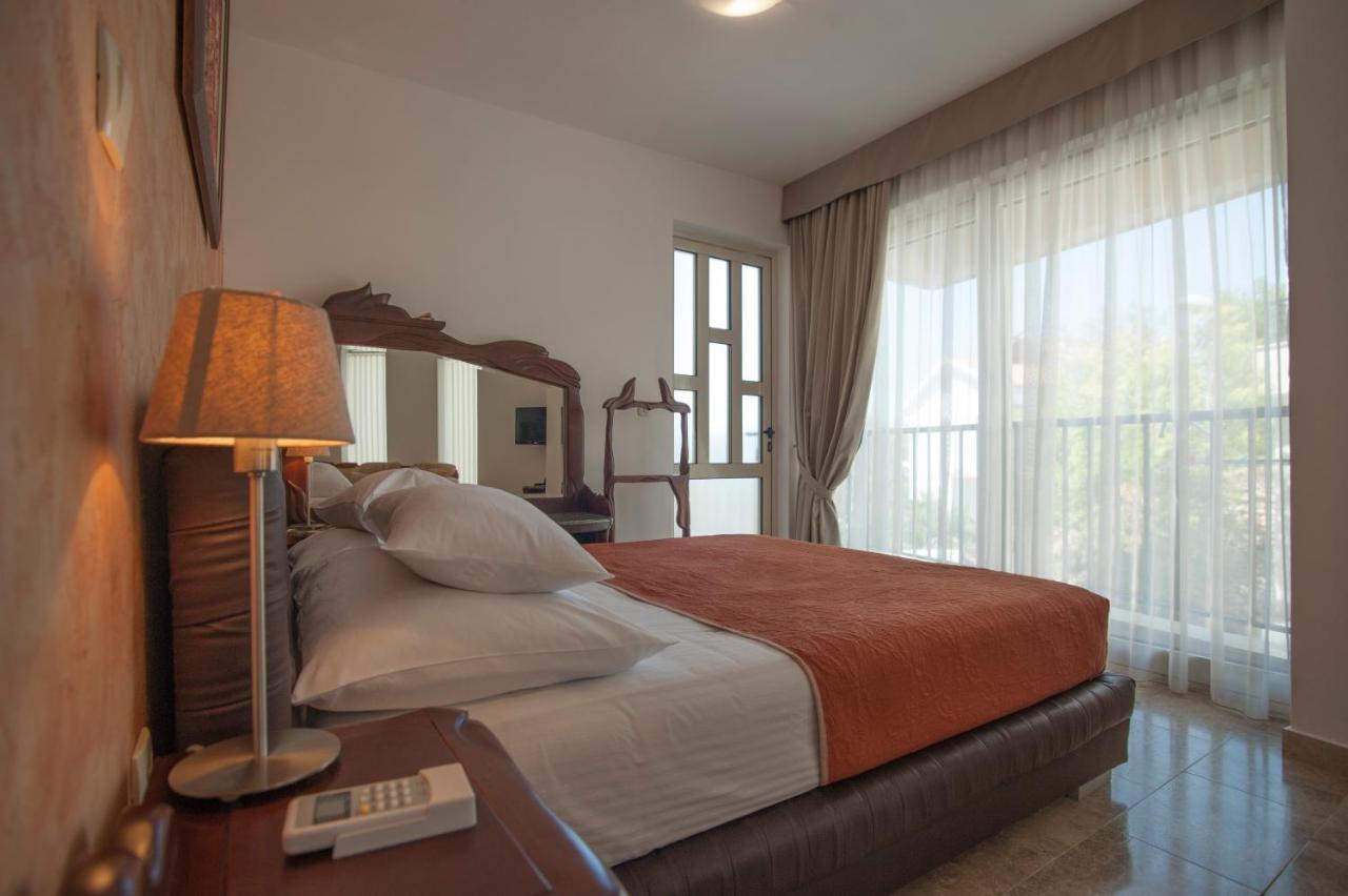 Guest House Przno Bay Свети Стефан Екстериор снимка